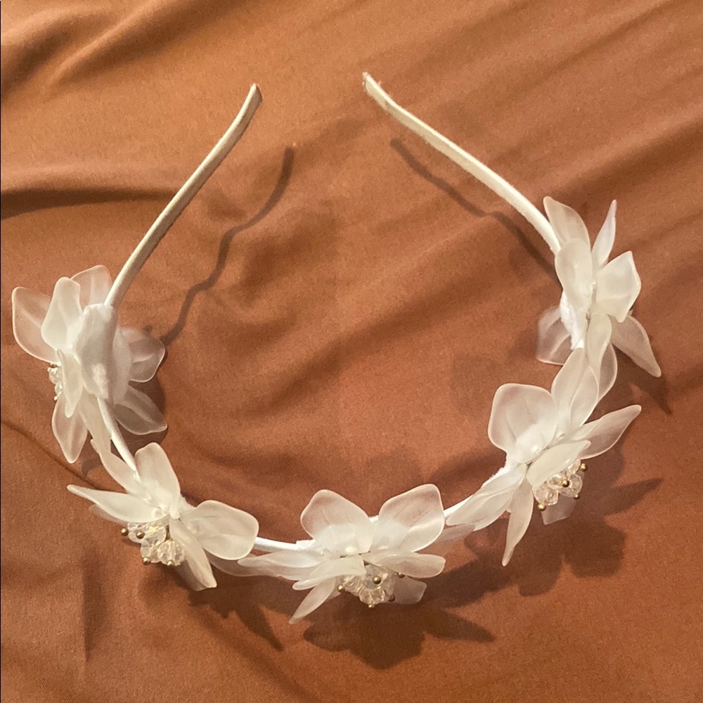 Icing White Floral Hair Accessory